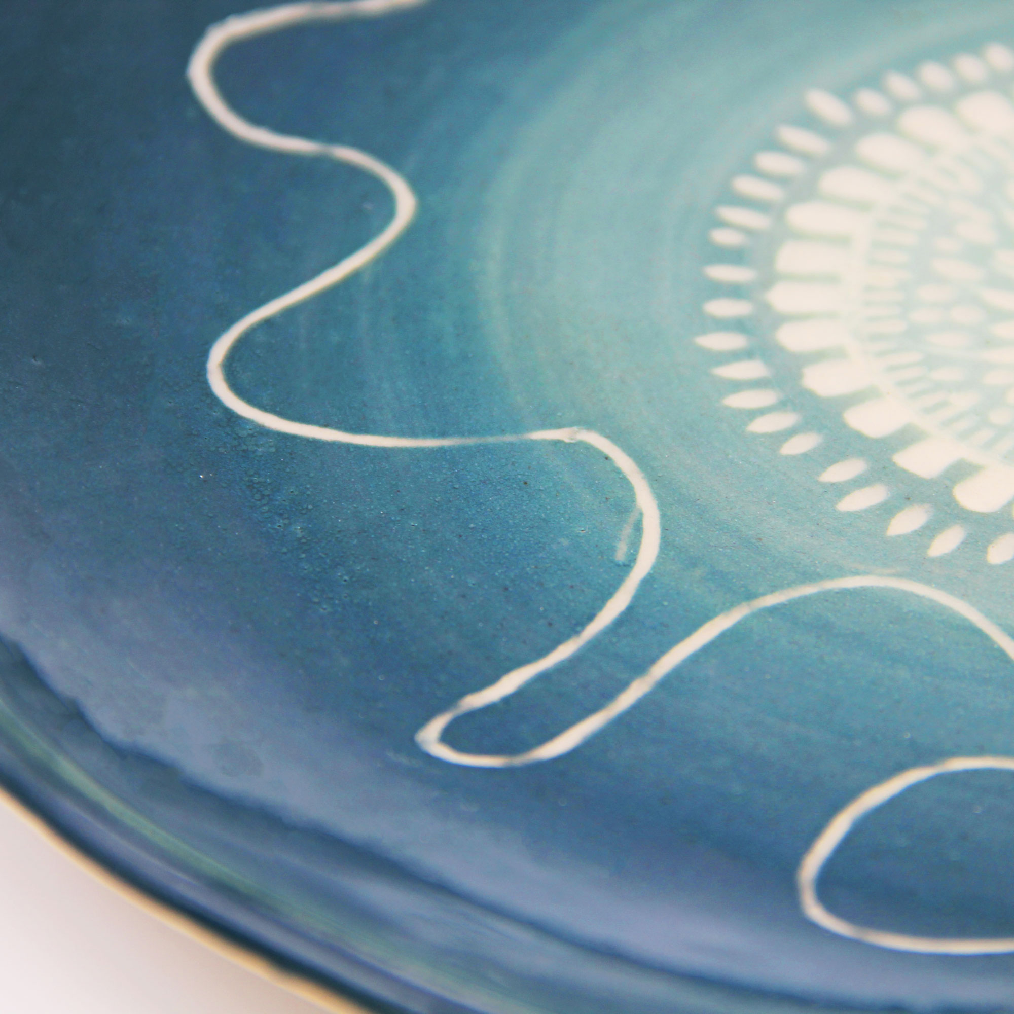 blue plate carved